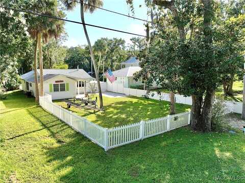 5325 Riverside Drive, Yankeetown, FL 34498