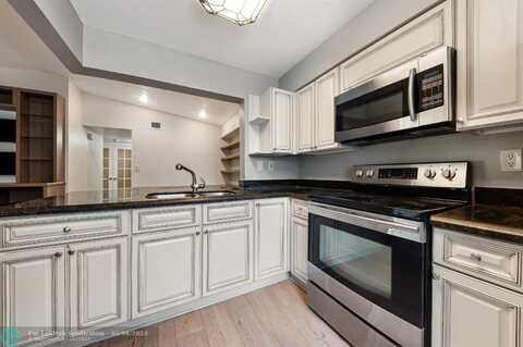 2729 S Oakland Forest Dr, Oakland Park, FL 33309
