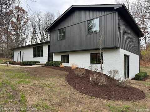 605 INDIAN LAKE Road, Oxford, MI 48371