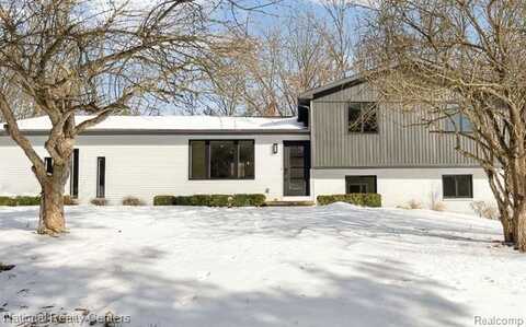 605 INDIAN LAKE Road, Oxford, MI 48371