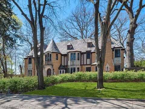 17325 PONTCHARTRAIN Boulevard, Detroit, MI 48203