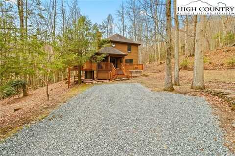 423 Little Creekside Road, Banner Elk, NC 28604