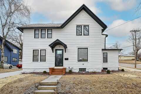 332 Bidwell Ave, Waukesha, WI 53188