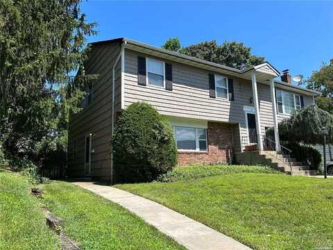 16 Alex Lane, Glen Cove, NY 11542