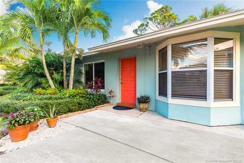 9026 SE Bobwhite Street, Hobe Sound, FL 33455