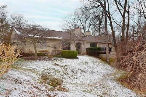 1137 IVYGLEN Circle, Bloomfield Hills, MI 48304