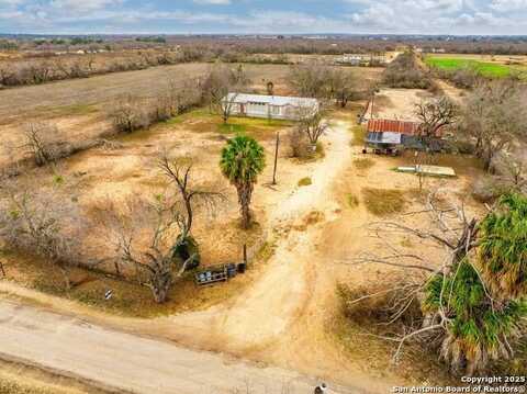 1545 COUNTY ROAD 665, Devine, TX 78016