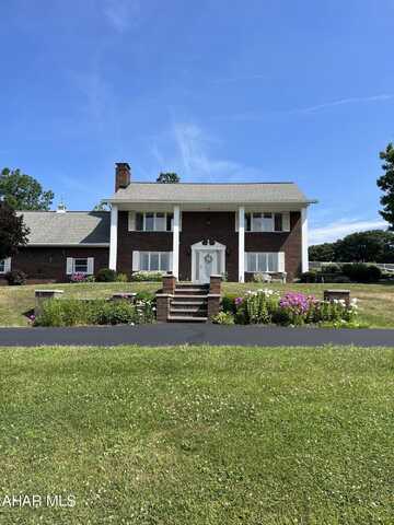 329 Breezy Country Lane, Altoona, PA 16601