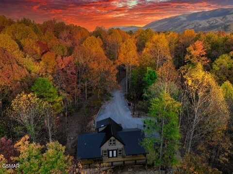433 Ball Mountain Lane, Gatlinburg, TN 37738