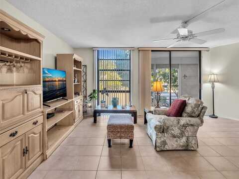 20400 W Country Club Dr, Aventura, FL 33180