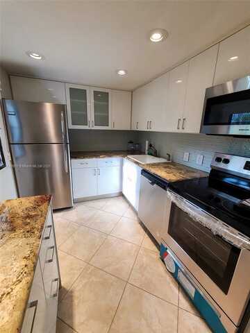 3475 N Country Club Dr, Aventura, FL 33180
