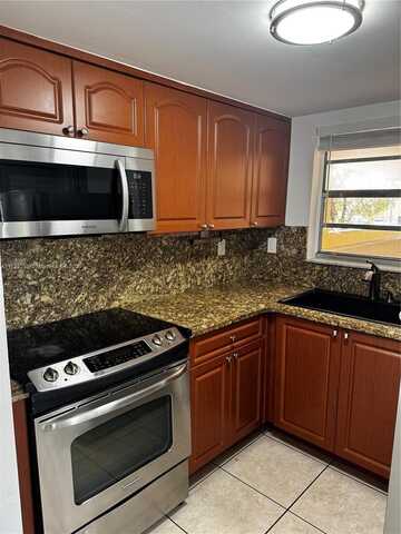 8870 Fontainebleau Blvd, Miami, FL 33172