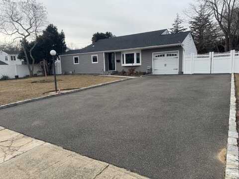 952 Thompson Drive, Bay Shore, NY 11706