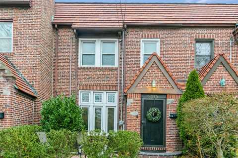 95-15 242nd Street, Floral Park, NY 11001