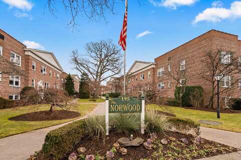 195 N Village Avenue, Rockville Centre, NY 11570