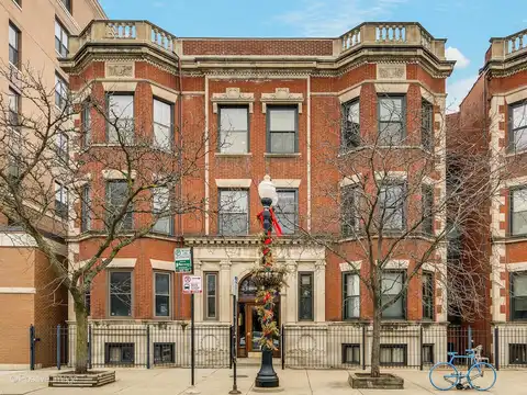 3909 N Sheridan Road, Chicago, IL 60613