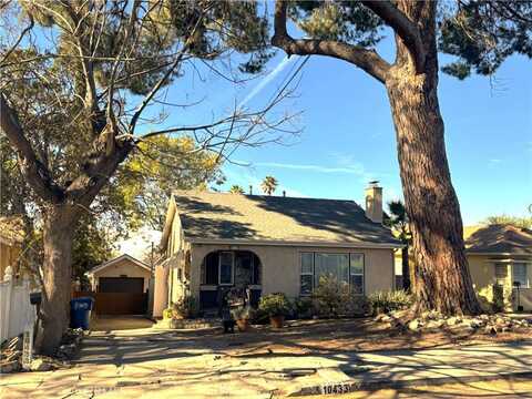 10433 Helendale Avenue, Tujunga, CA 91042