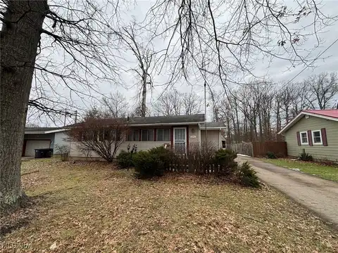 2426 Montgomery Avenue NW, Warren, OH 44485