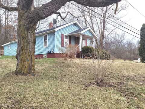 8522 Cleveland Avenue SE, Magnolia, OH 44643