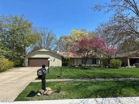 6119 Oakwood Circle, North Ridgeville, OH 44039