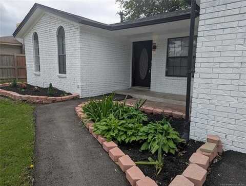 10892 E 33rd Place, Tulsa, OK 74146