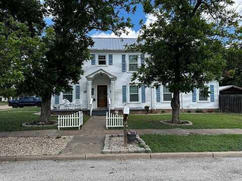 400 N 10th St, Ballinger, TX 76821