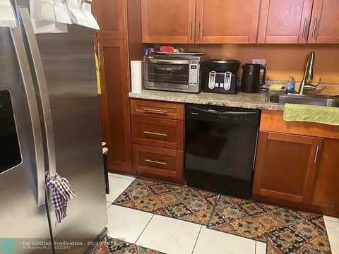 4152 Inverrary Dr, Lauderhill, FL 33319