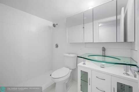 999 Brickell Bay Dr, Miami, FL 33131