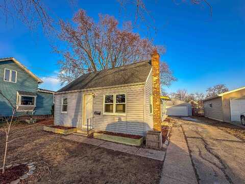 926 N LARK Street, OSHKOSH, WI 54902