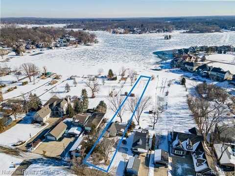 3506 MOBERLY Drive, Commerce Township, MI 48382