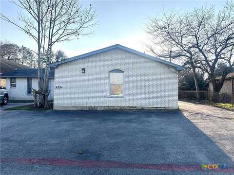 505 S 9th Street, Stockdale, TX 78160