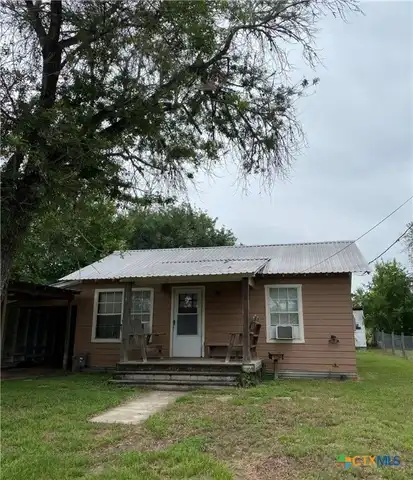 438 N Gohmert Street, Yorktown, TX 78164