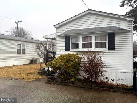 2303 WARREN AVENUE, COATESVILLE, PA 19320