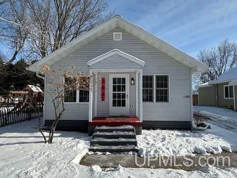 708 Marquette, Kingsford, MI 49802