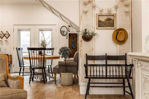 617 E Delaware ST, Siloam Springs, AR 72761
