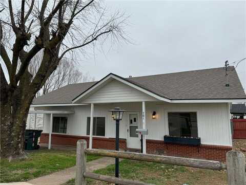 701 W Oak ST, Rogers, AR 72756