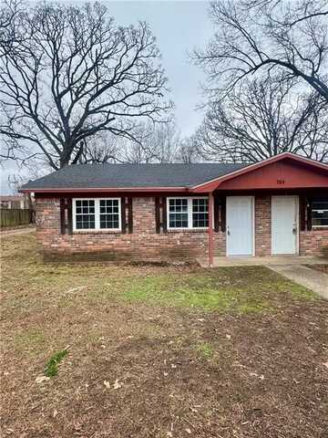 704 Oak Hill ST, Siloam Springs, AR 72761