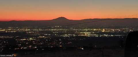 Nka Roza Hill Dr, Yakima, WA 98901