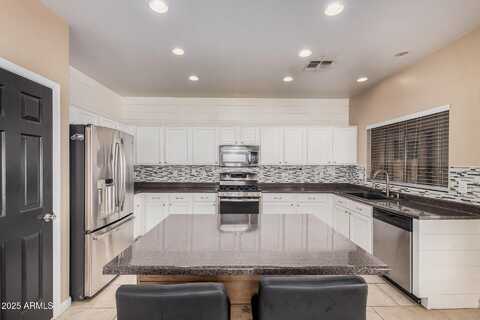 6640 W HONEYSUCKLE Drive, Phoenix, AZ 85083