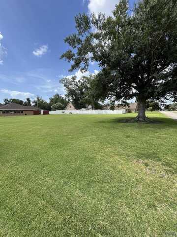 202 Roberta Grove Boulevard, Houma, LA 70363