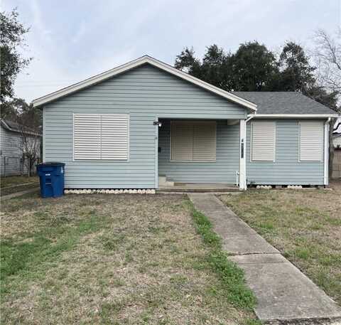 905 E Lewis Street, Sinton, TX 78387