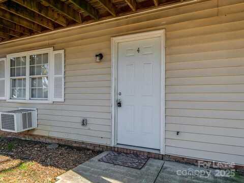 2611 Holton Avenue, Charlotte, NC 28208