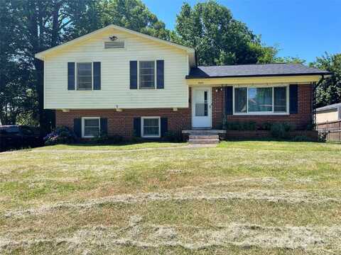 4809 Tanglebriar Drive, Charlotte, NC 28208