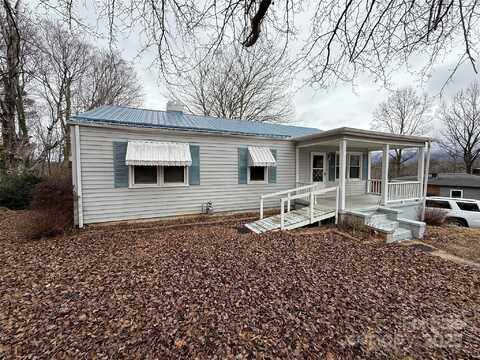 832 Oakwood Street NE, Lenoir, NC 28645