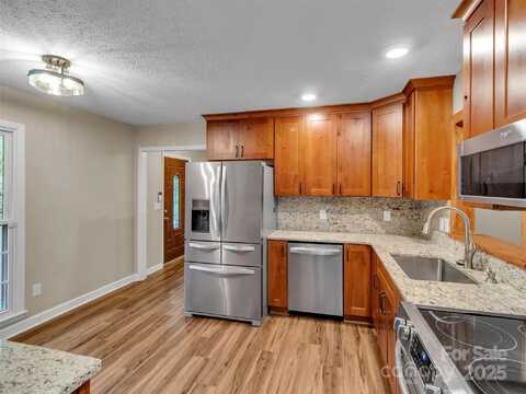 181 Junaluska Oaks Drive, Waynesville, NC 28786