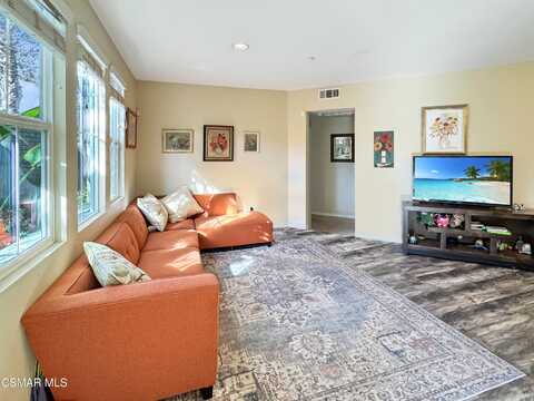 209 Riverdale Court, Camarillo, CA 93012