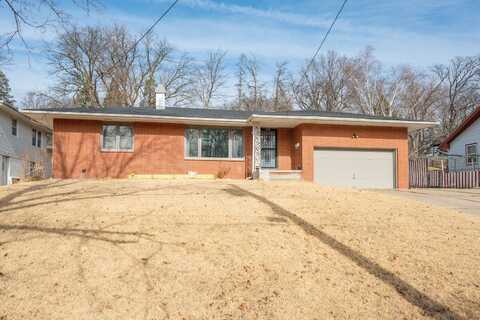 2901 Shadyoak Drive, Des Moines, IA 50310