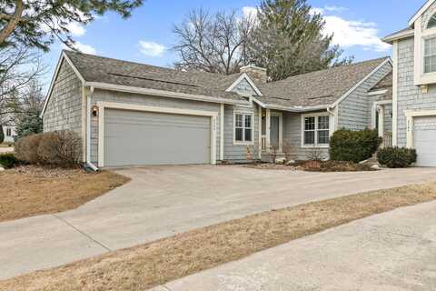 2500 Pine Circle, Urbandale, IA 50322