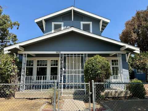 1605 Hedges Avenue E, Fresno, CA 93728