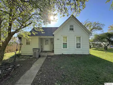 1009 Franklin Avenue, Dorchester, NE 68343